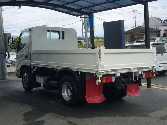 Hino Dutro 8