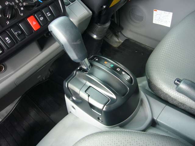 Hino Dutro 5