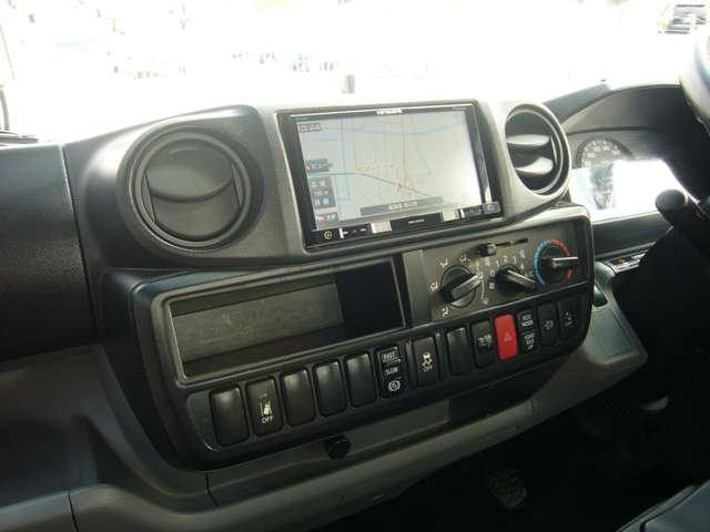Hino Dutro 4