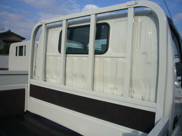 Hino Dutro 9