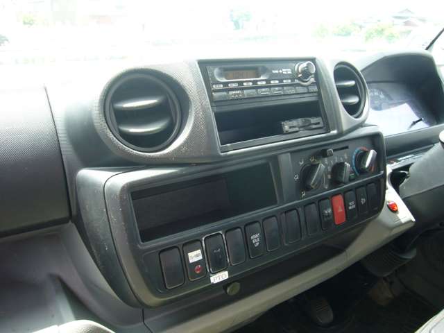 Hino Dutro 4