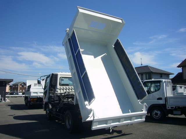 Mitsubishi Fuso Fighter 12