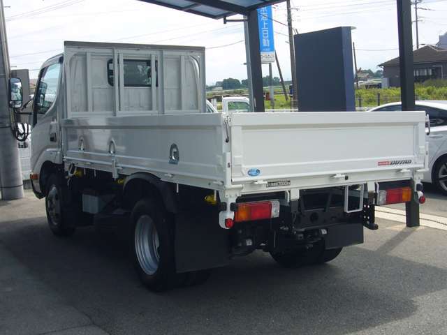 Hino Dutro 11