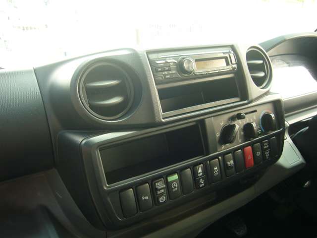 Hino Dutro 4