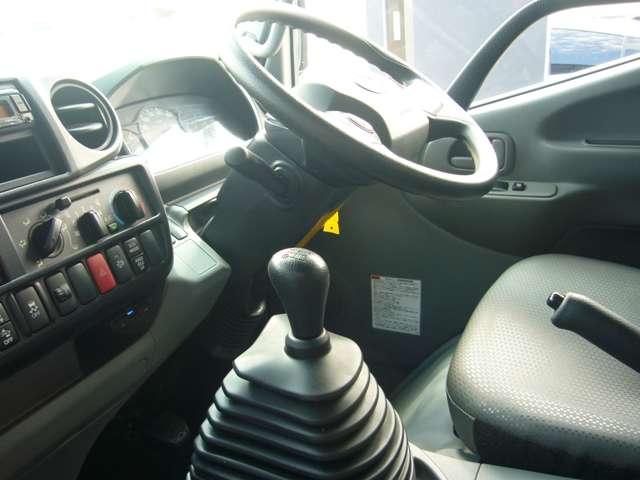 Hino Dutro 5