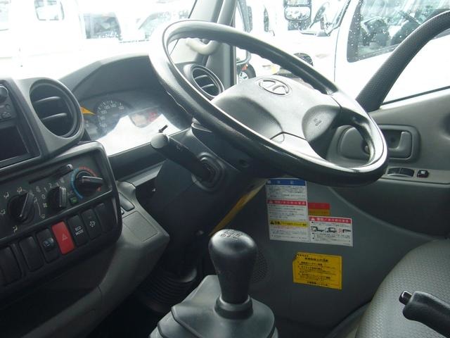 Hino Dutro 9