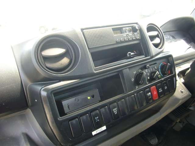 Hino Dutro 4