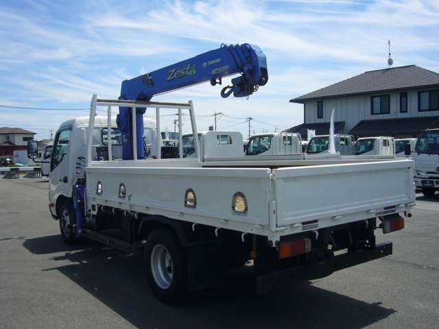 Hino Dutro 8