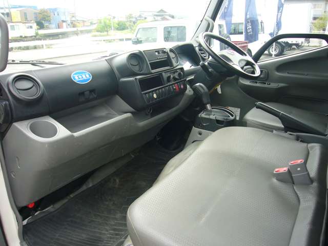 Hino Dutro 3