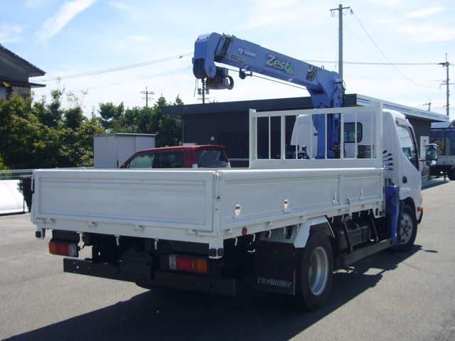 Hino Dutro 9