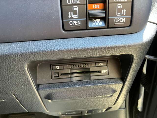 Toyota Noah 5