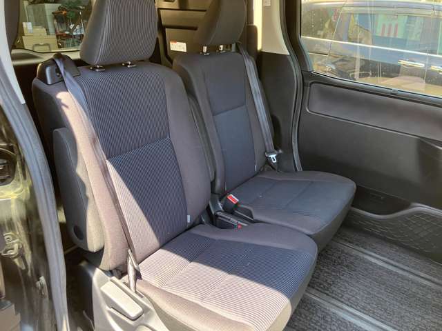 Toyota Noah 8