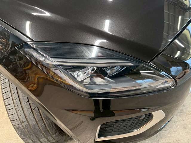 Jaguar E-Pace 12
