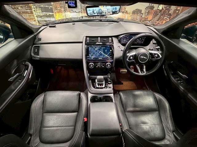 Jaguar E-Pace 5