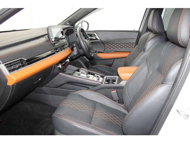 Mitsubishi Outlander 4