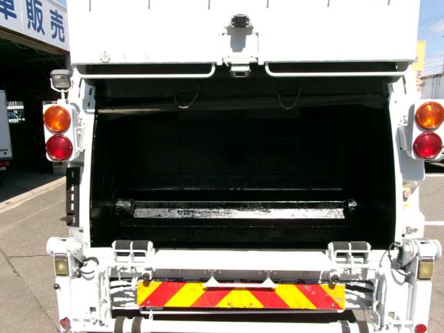 Isuzu Elf 6