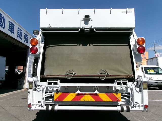 Isuzu Elf 7