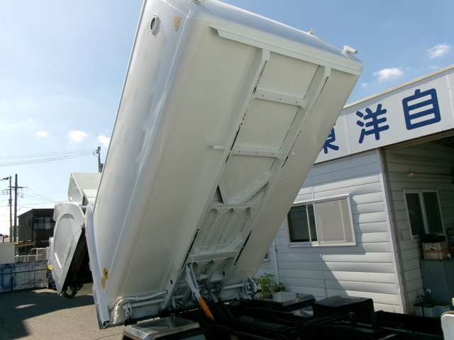 Isuzu Elf 8