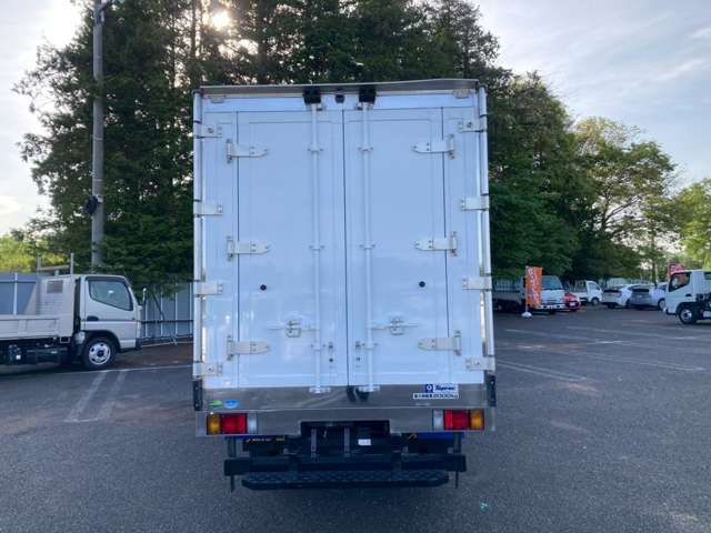 Isuzu Elf 6
