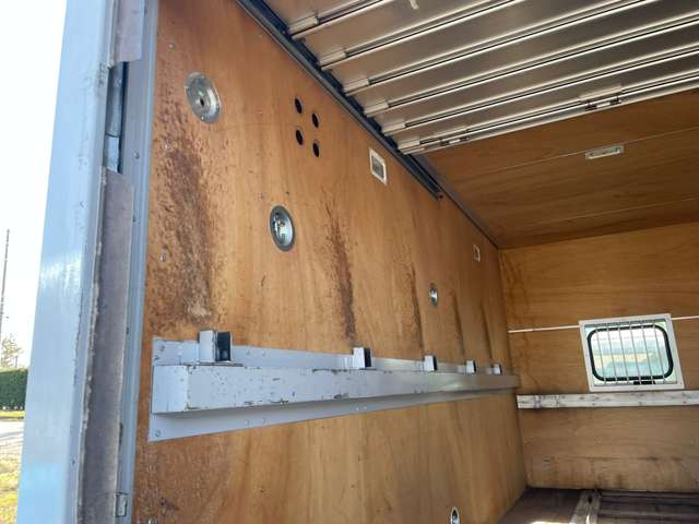 Isuzu Elf 12
