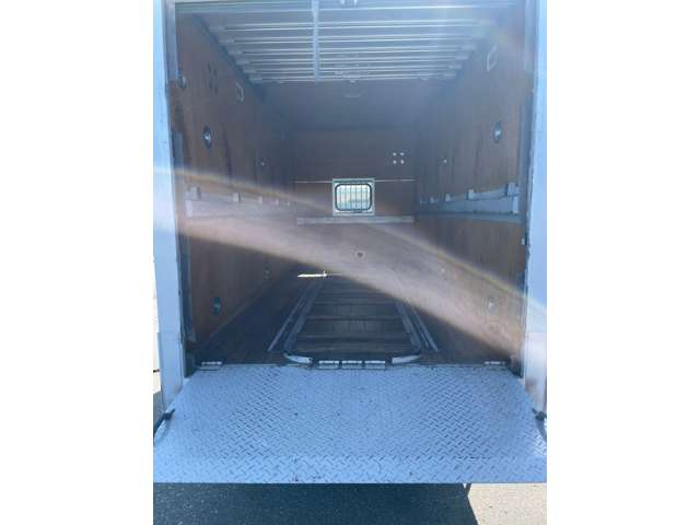 Isuzu Elf 8