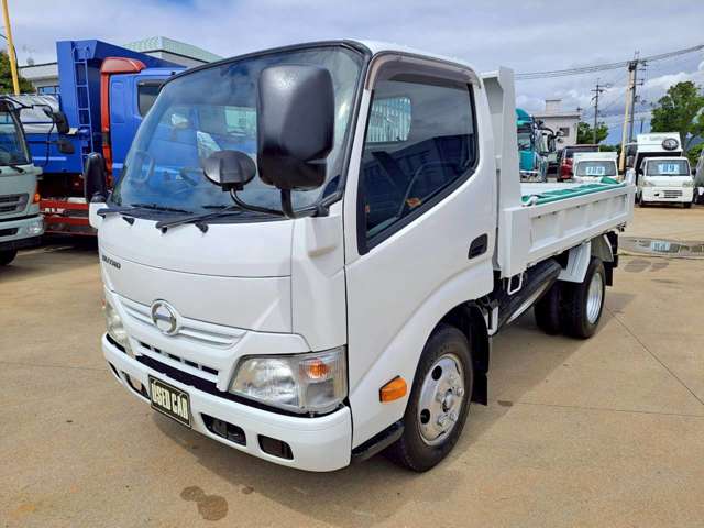 Hino Dutro 3