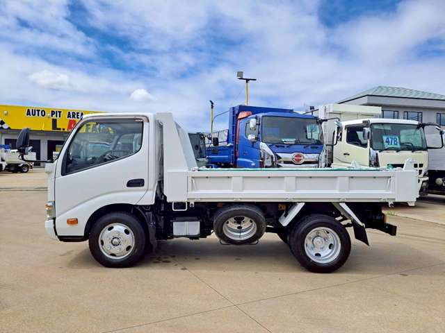 Hino Dutro 4