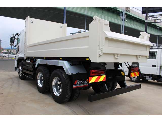 Mitsubishi Fuso Super Great 4