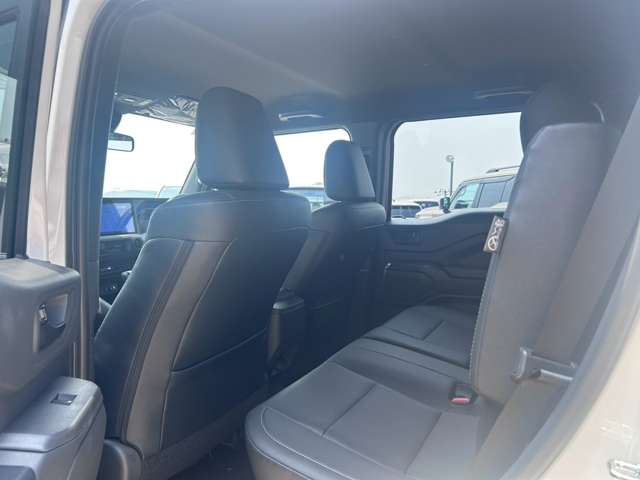 Toyota Land Cruiser FJ 12