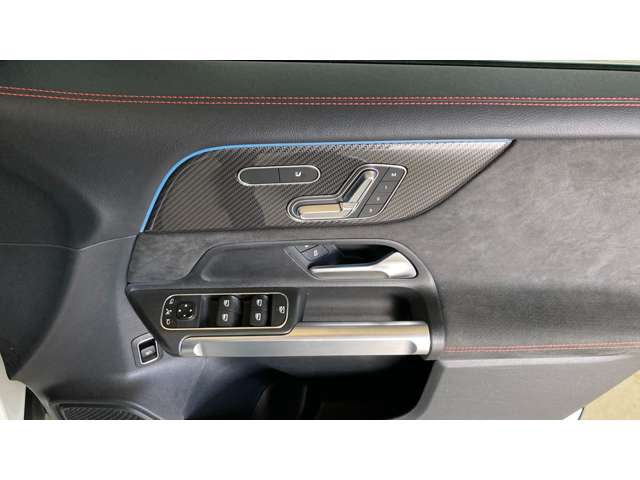 Mercedes-Benz GLB 12