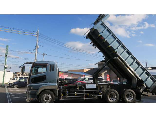 Mitsubishi Fuso Super Great 12