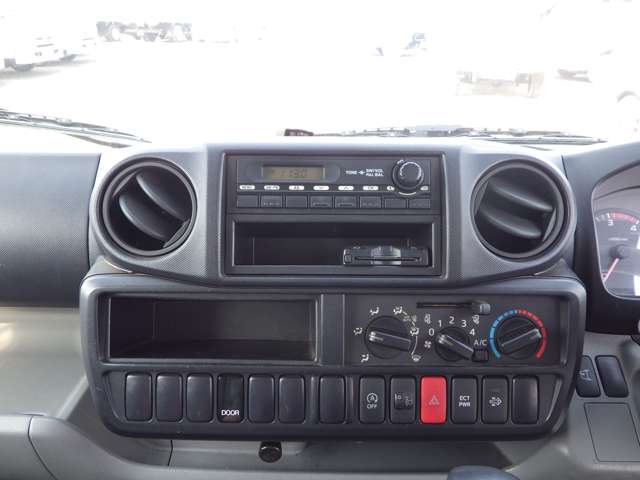 Hino Dutro 12