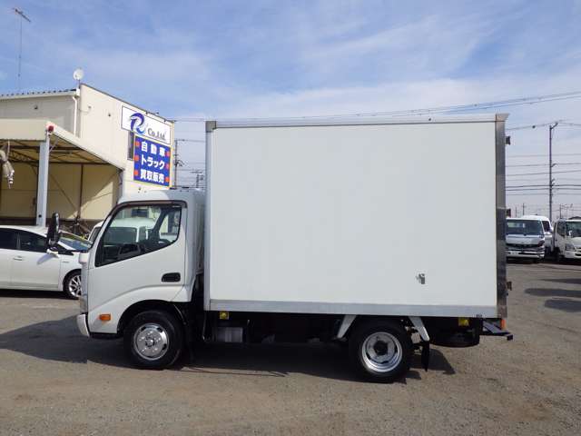 Hino Dutro 3