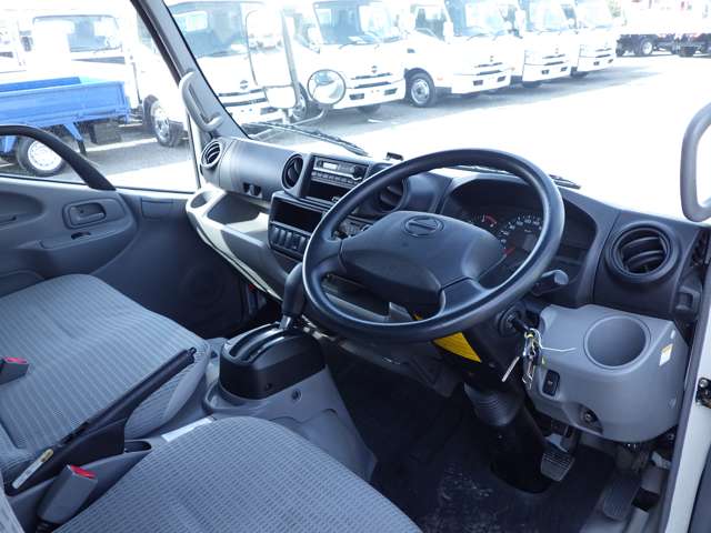 Hino Dutro 9