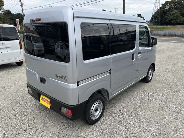 Daihatsu Hijet Cargo 12