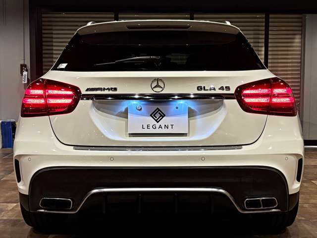 Mercedes-Benz GLA-Class 11