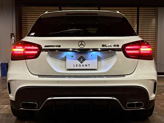 Mercedes-Benz GLA-Class 12