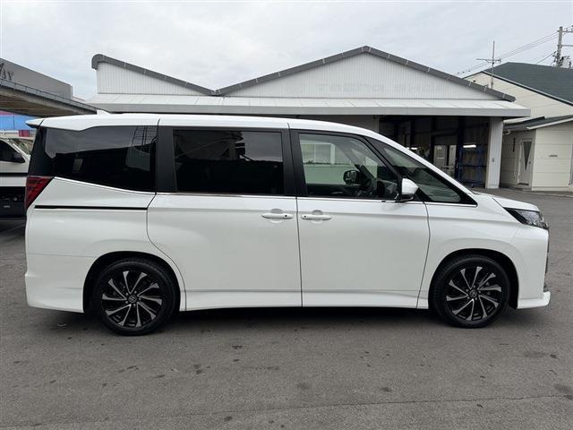 Toyota Noah 8