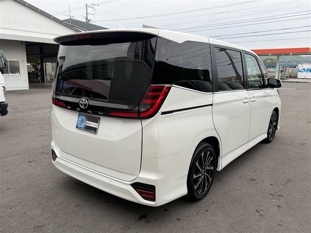 Toyota Noah 9