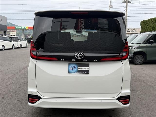Toyota Noah 10