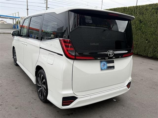 Toyota Noah 11