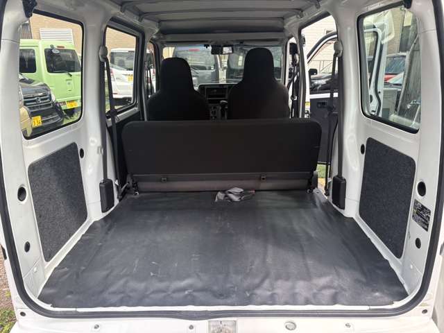 Daihatsu Hijet Cargo 12