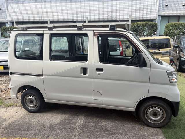 Daihatsu Hijet Cargo 3