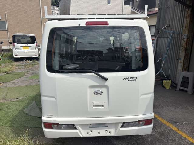 Daihatsu Hijet Cargo 6