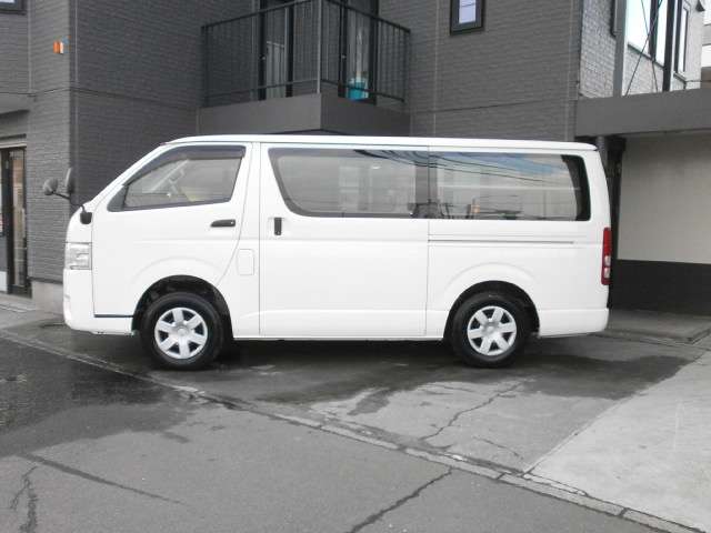 Toyota Hiace Van 4