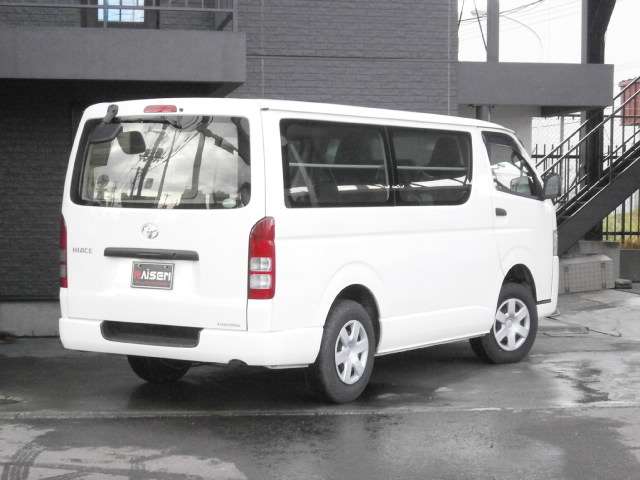 Toyota Hiace Van 5