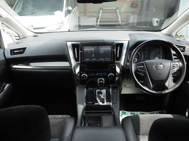 Toyota Vellfire 2
