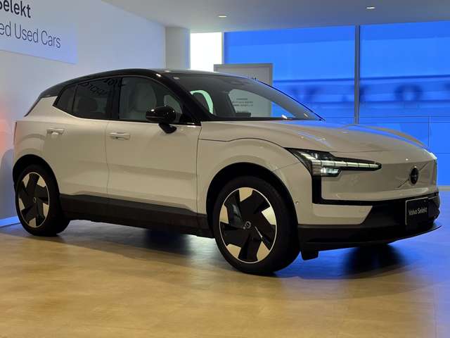 Volvo EX30 4