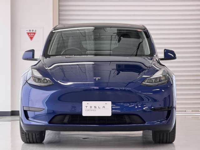 Tesla Model Y 8