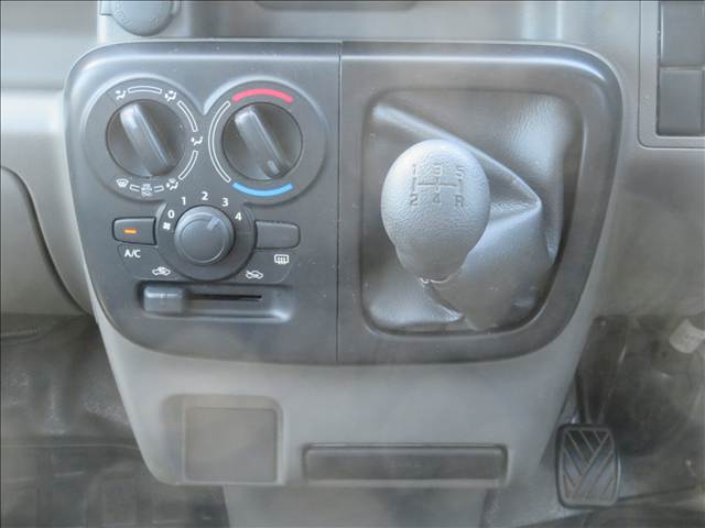 Mitsubishi Minicab Van 5